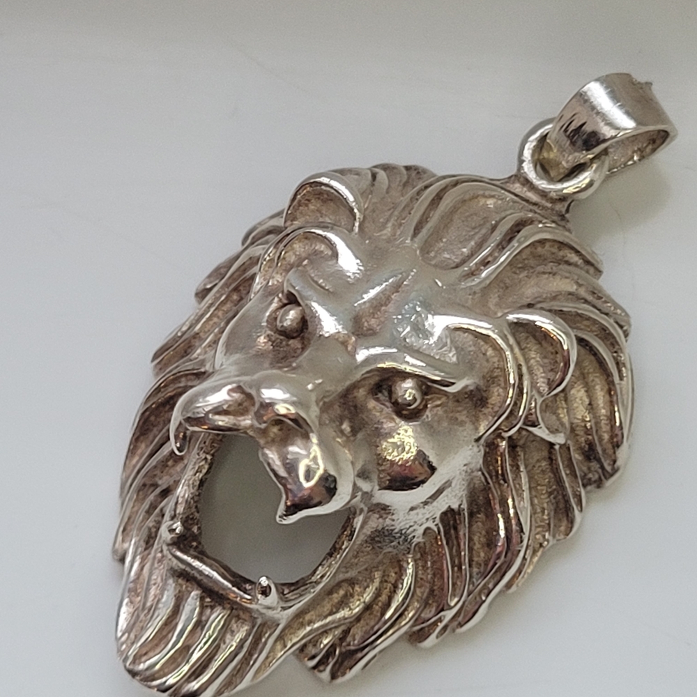 Silver Lion Head Pendant